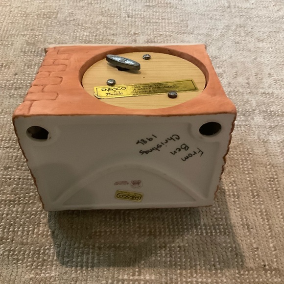 X-Mas-Lucy & Me “Teddy Bears By The Fireplace Porcelain Musical Tune” by Enesco - Picture 4 of 10